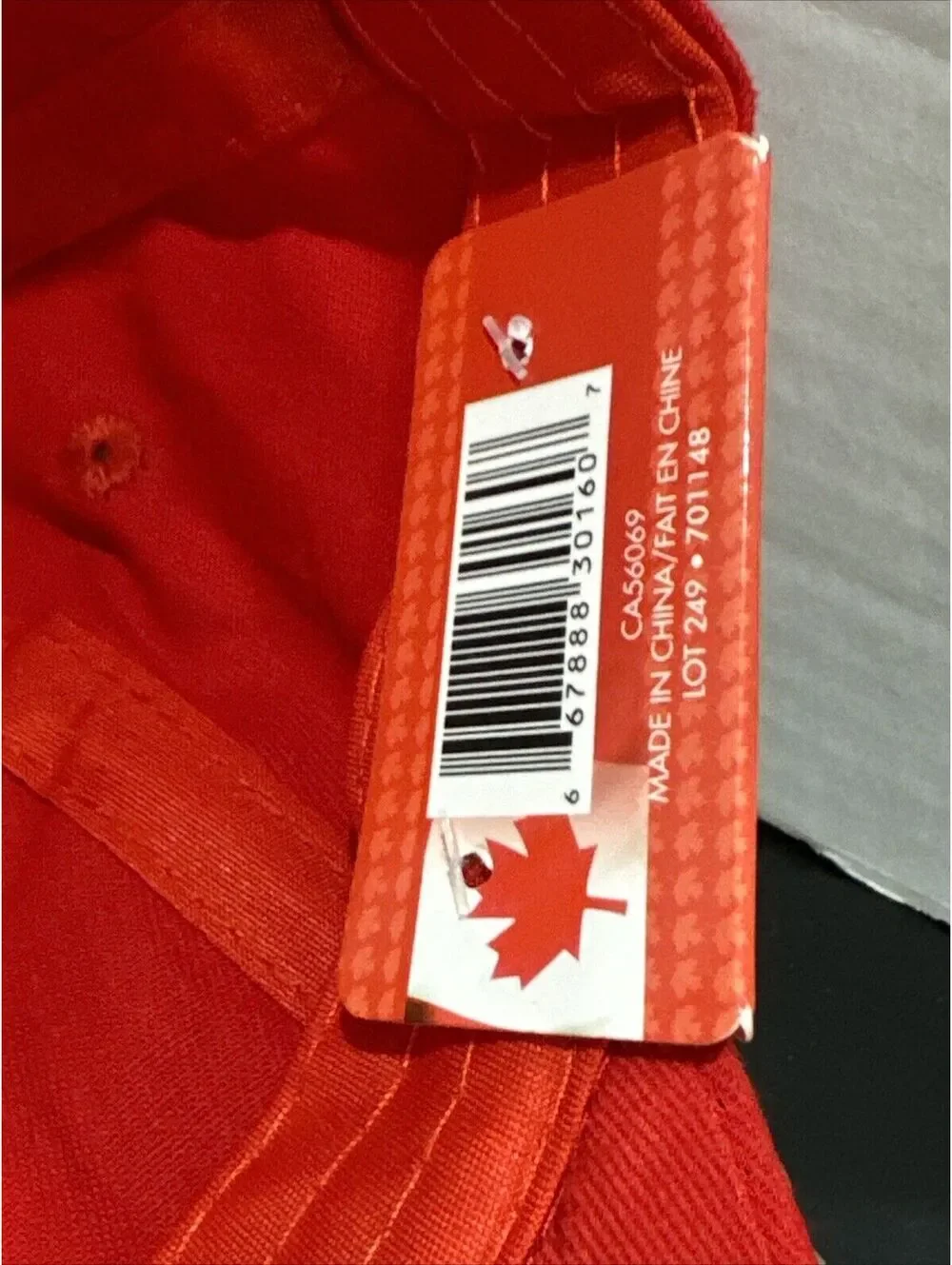 Canada Sparkling Faux Diamonds Niagara Falls Maple Leaf Red Baseball Cap